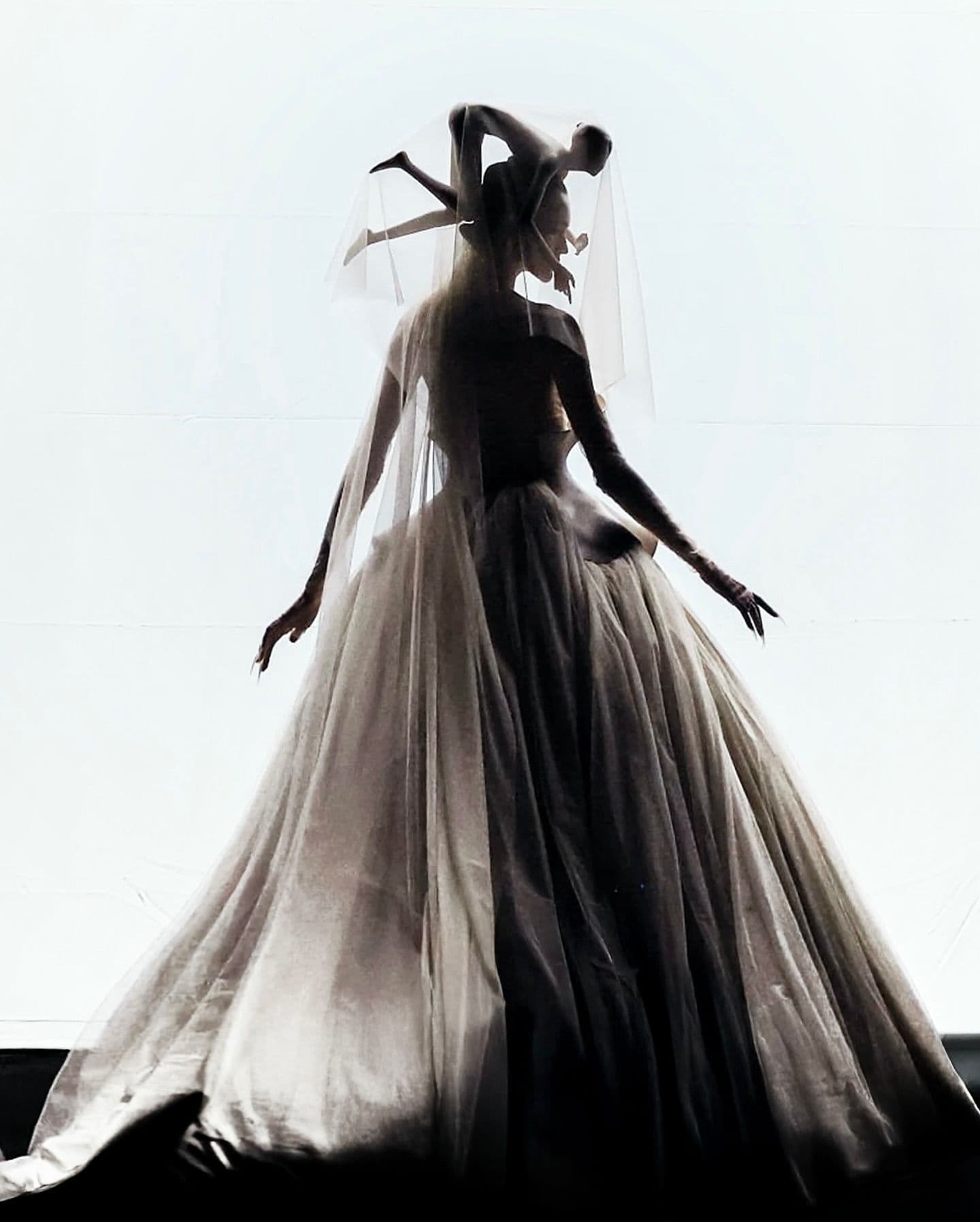 drama en pasarela alta costura tendencias novia 2026