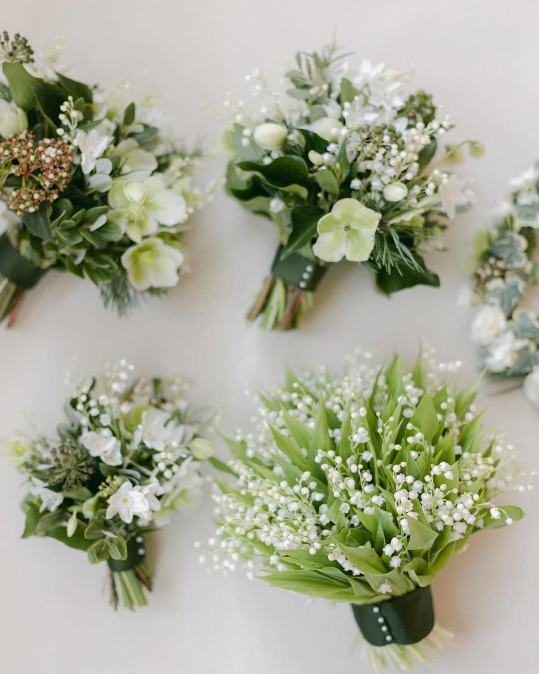 bridesmaids caminando