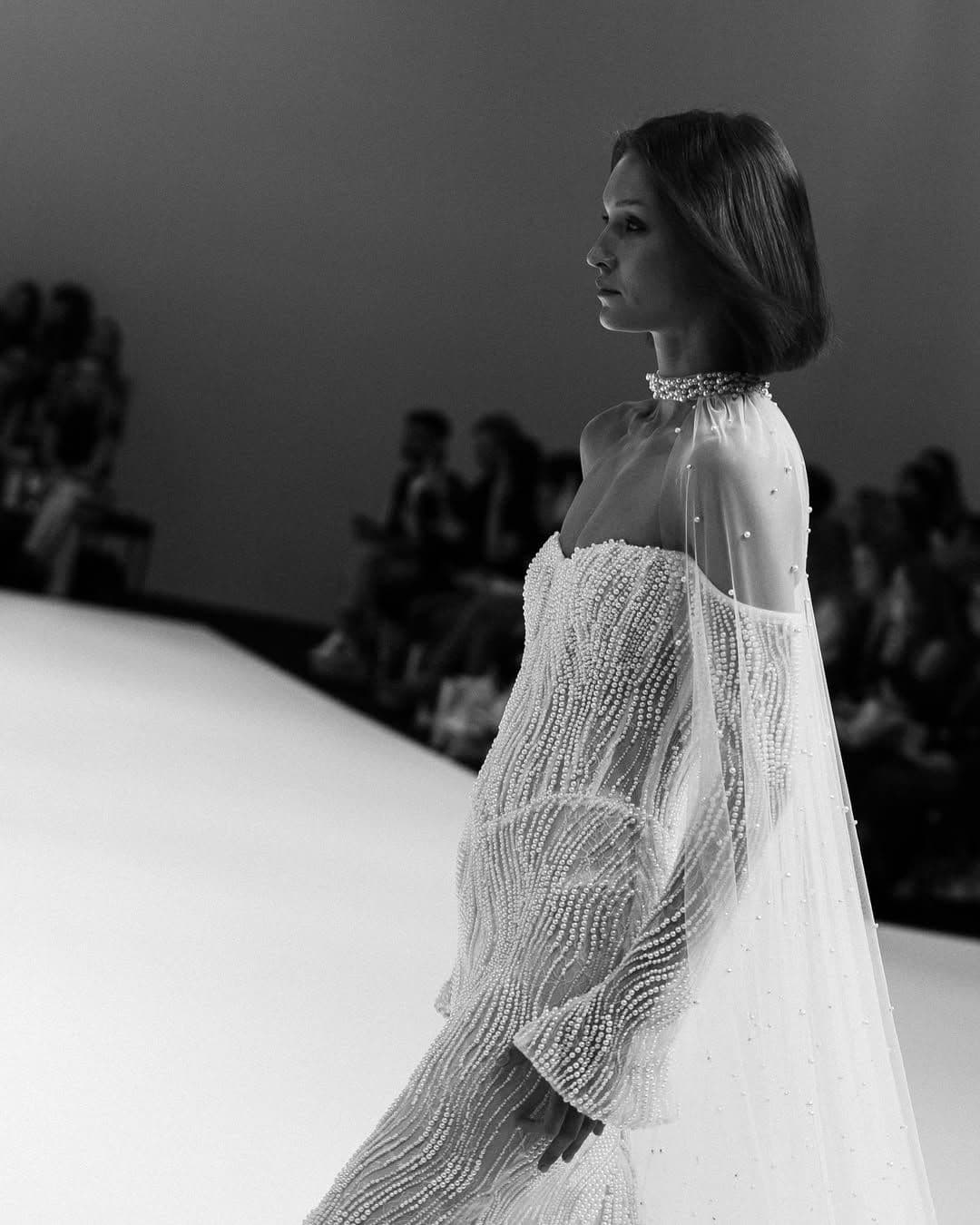 CapaYuliia Lobachóva Couture