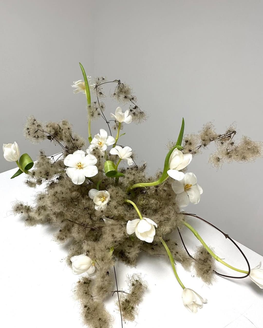 Flores y musgo para bodas