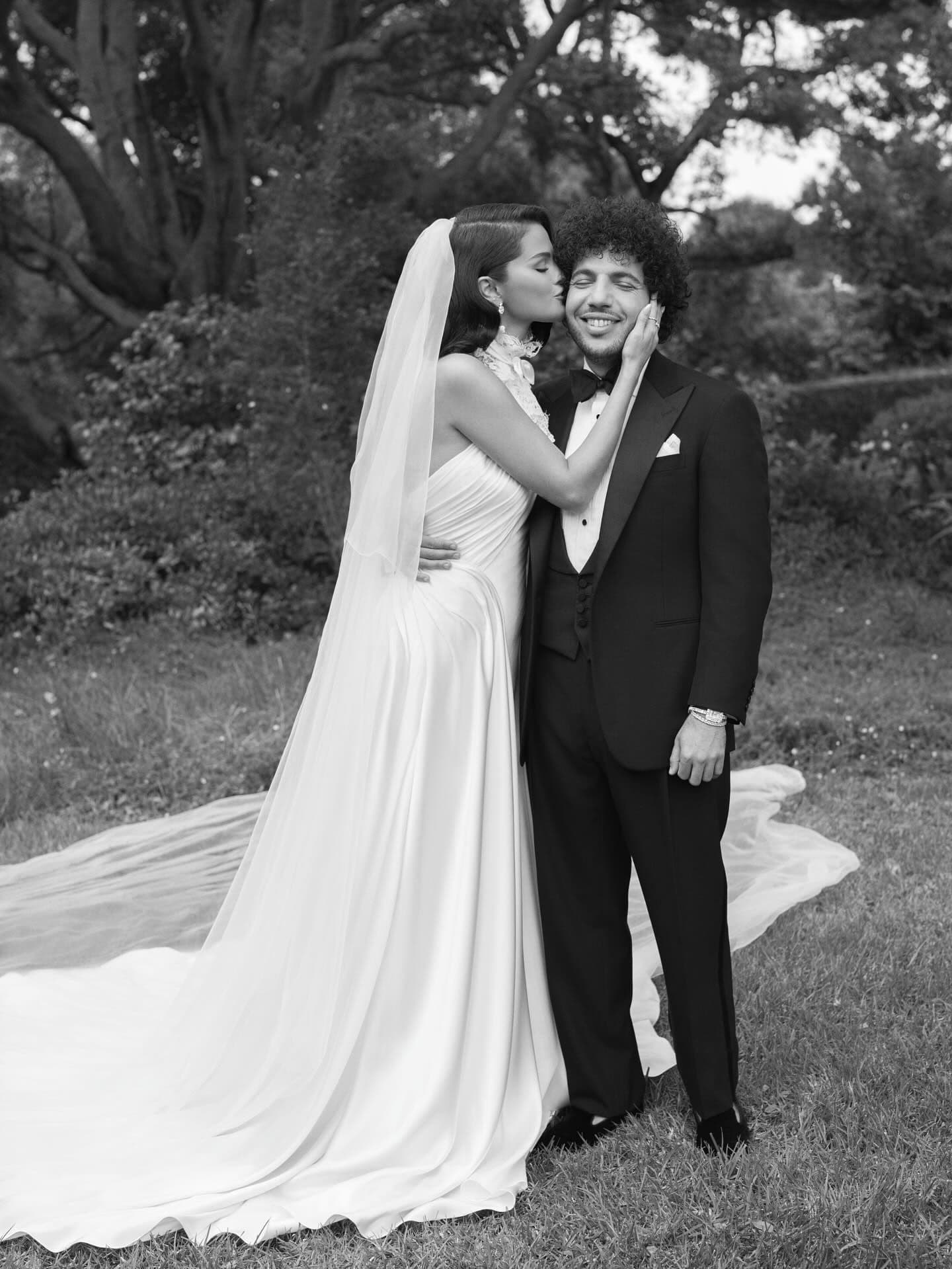 selena gomez vestido ralph lauren boda con Benny blanco