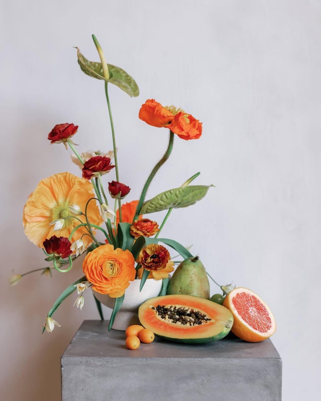 Flores y frutas centro de mesa