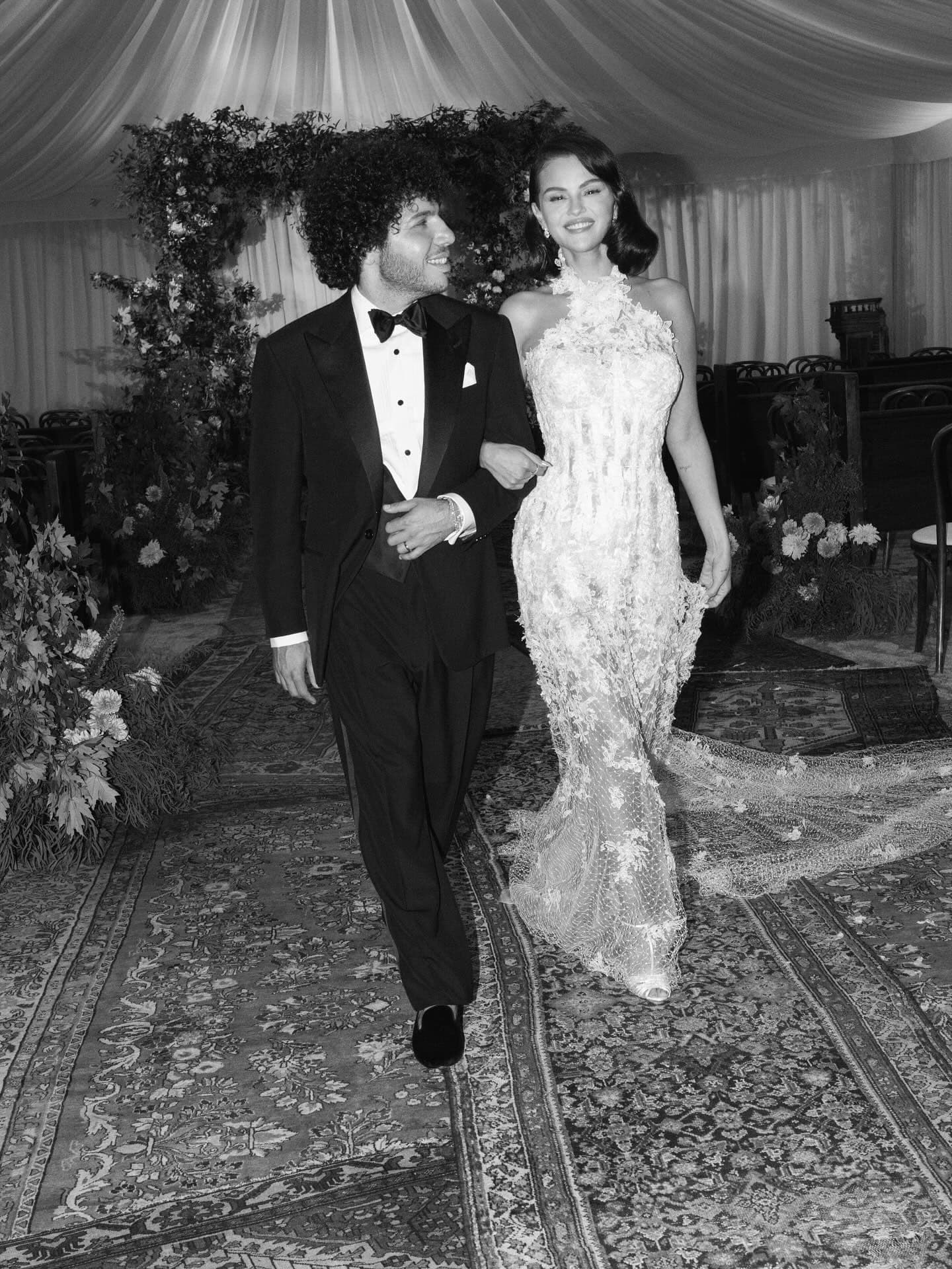 selena gomez vestido ralph lauren boda con Benny blanco