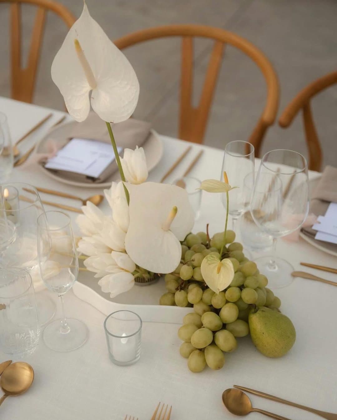 Flores y frutas centro de mesa bodas