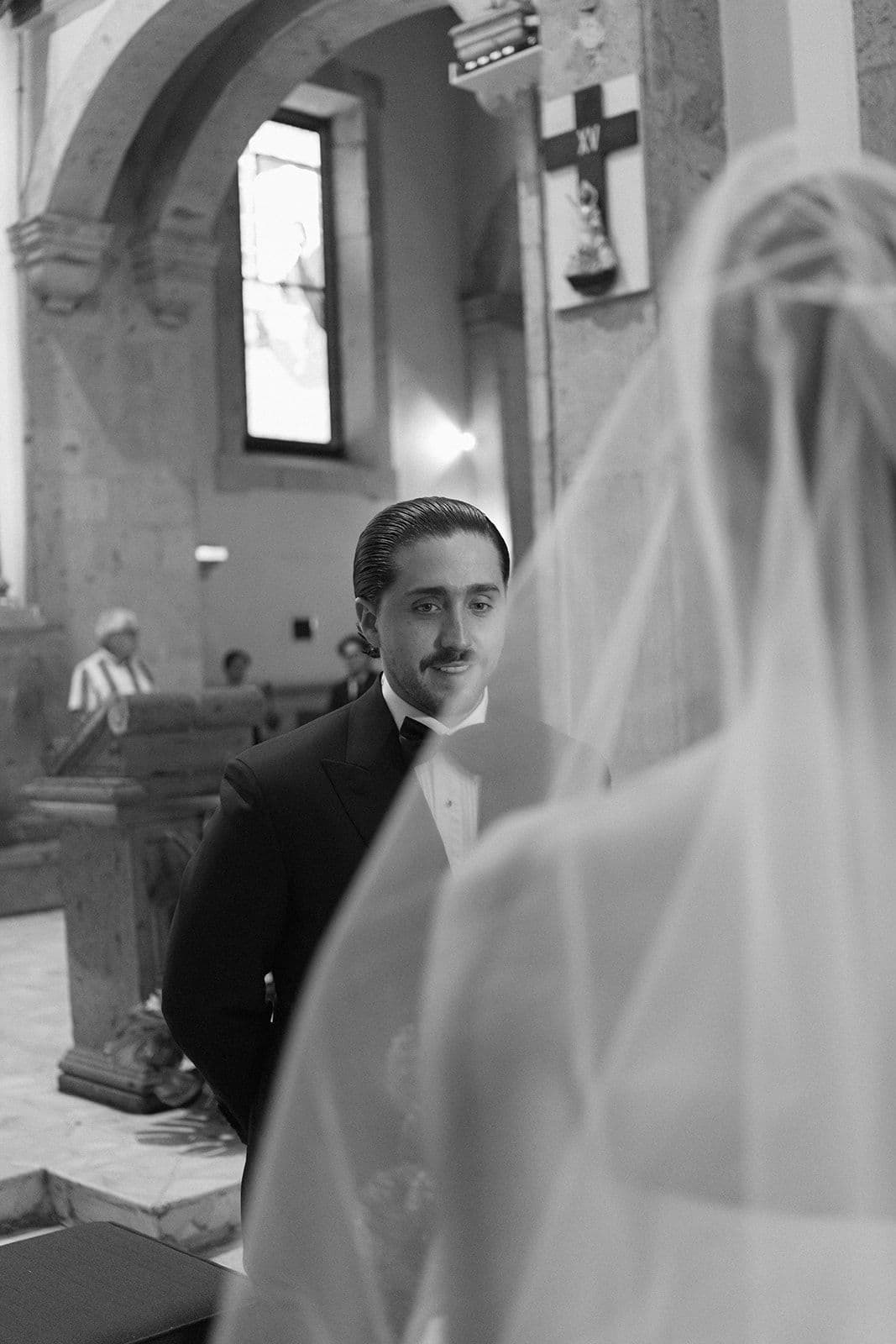 detalles boda novia llegando iglesia