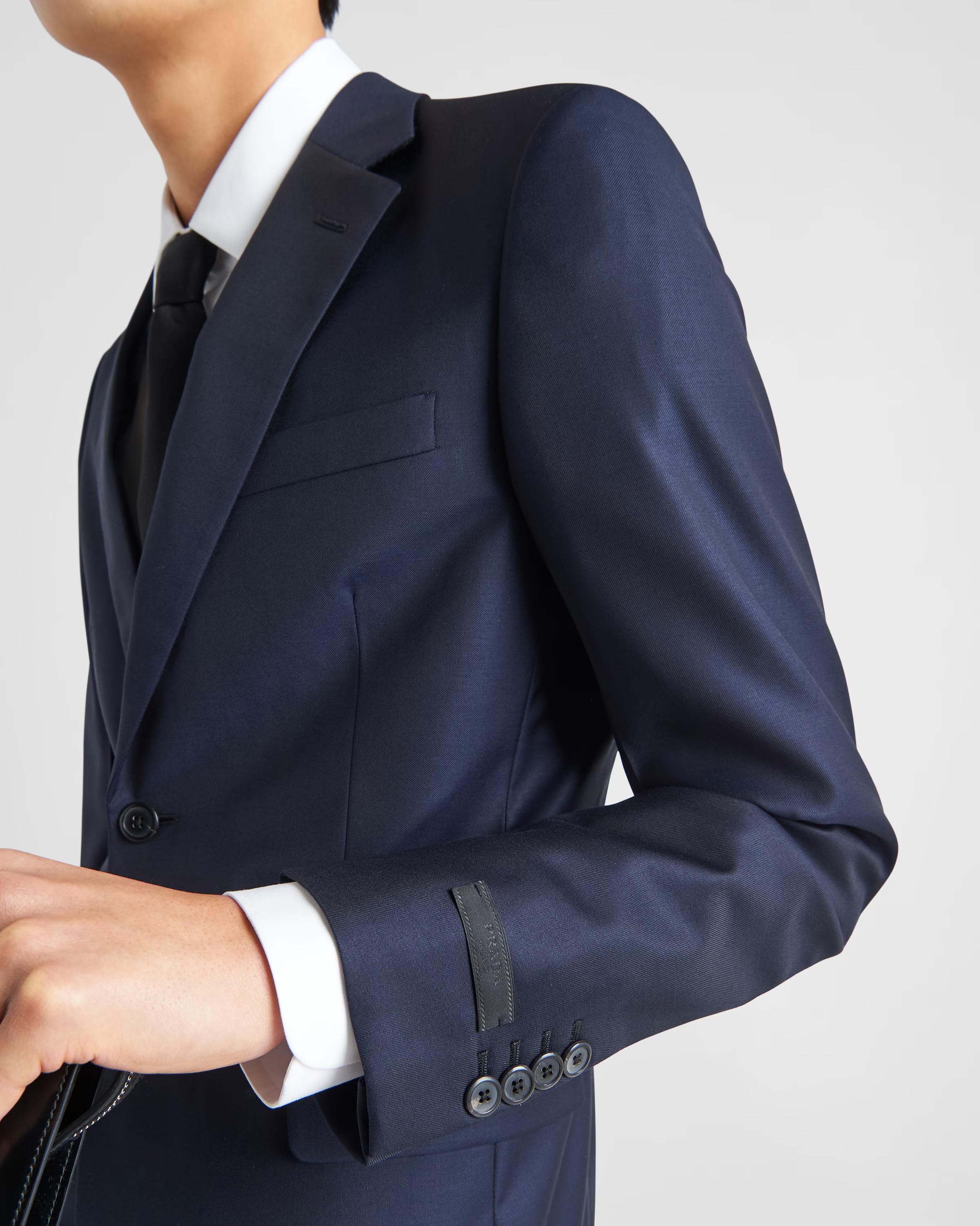 prada traje hecho a la medida
