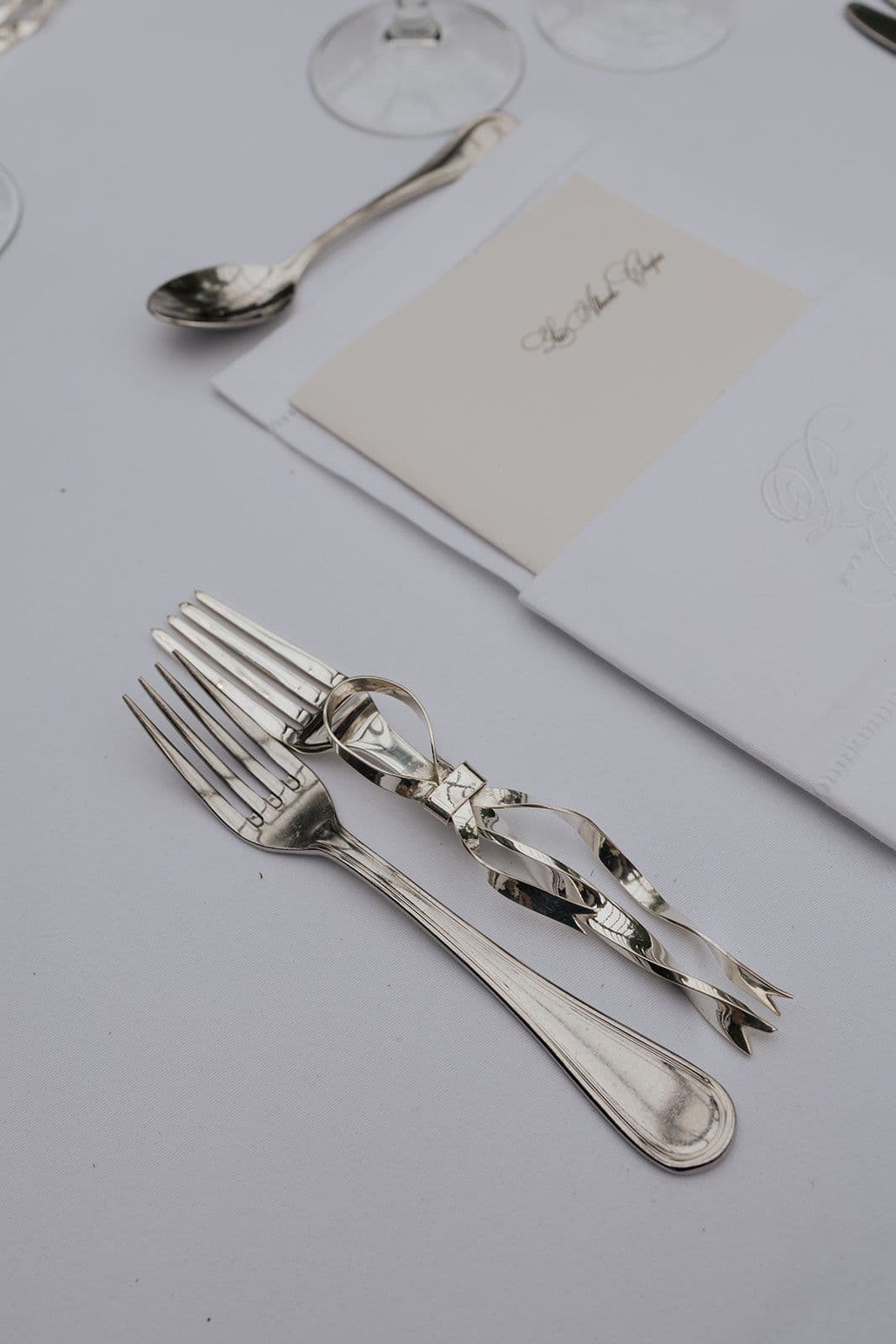 decoracion con detalles en blanco de una boda Pau