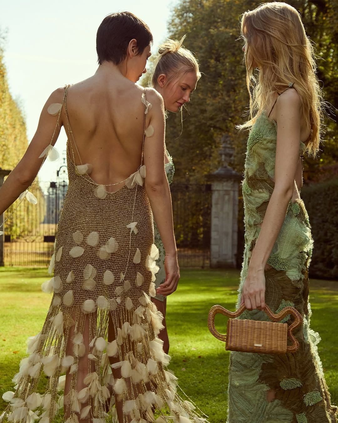 bridesmaids posando con novia