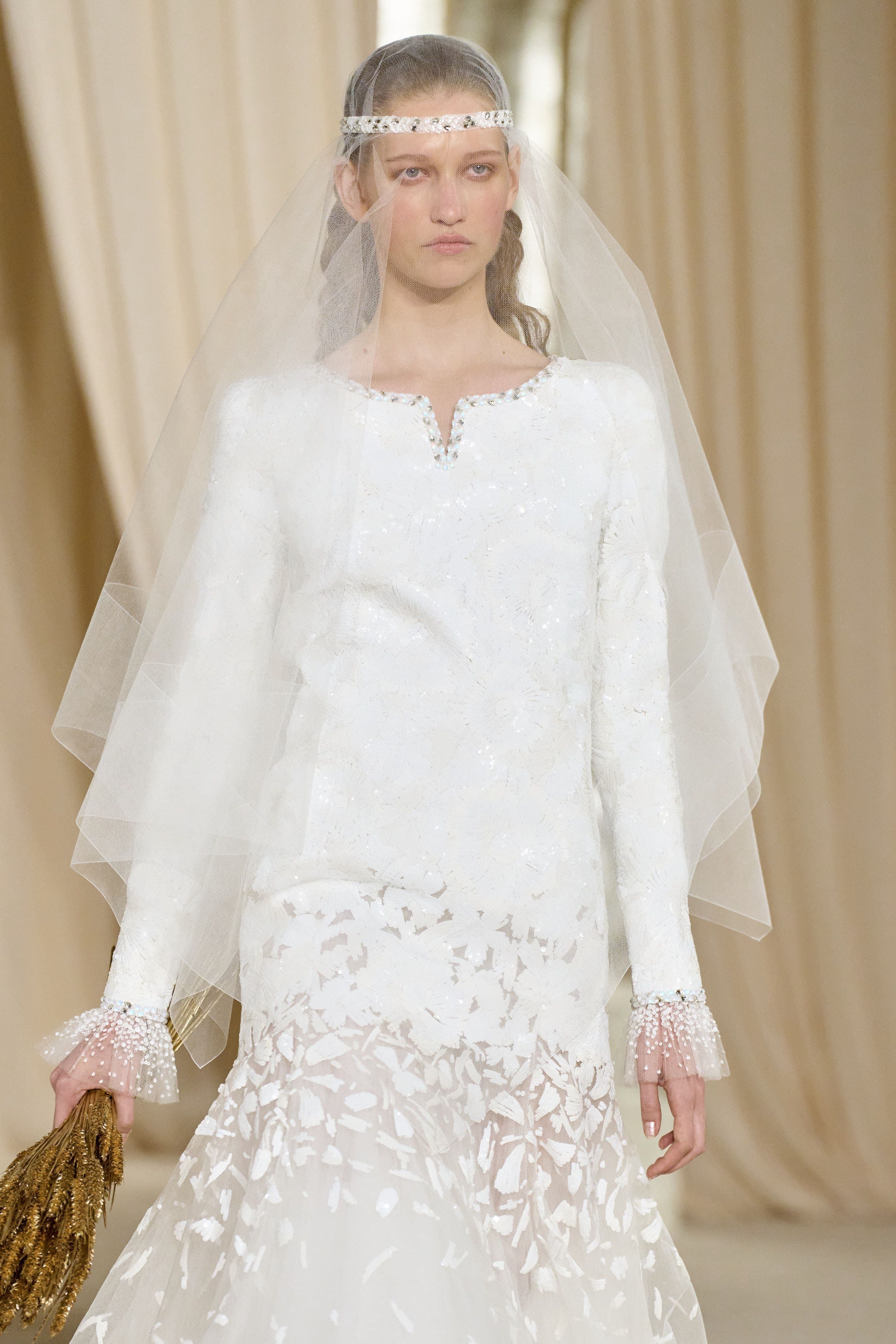 desfile alta costura chanel low waist novia