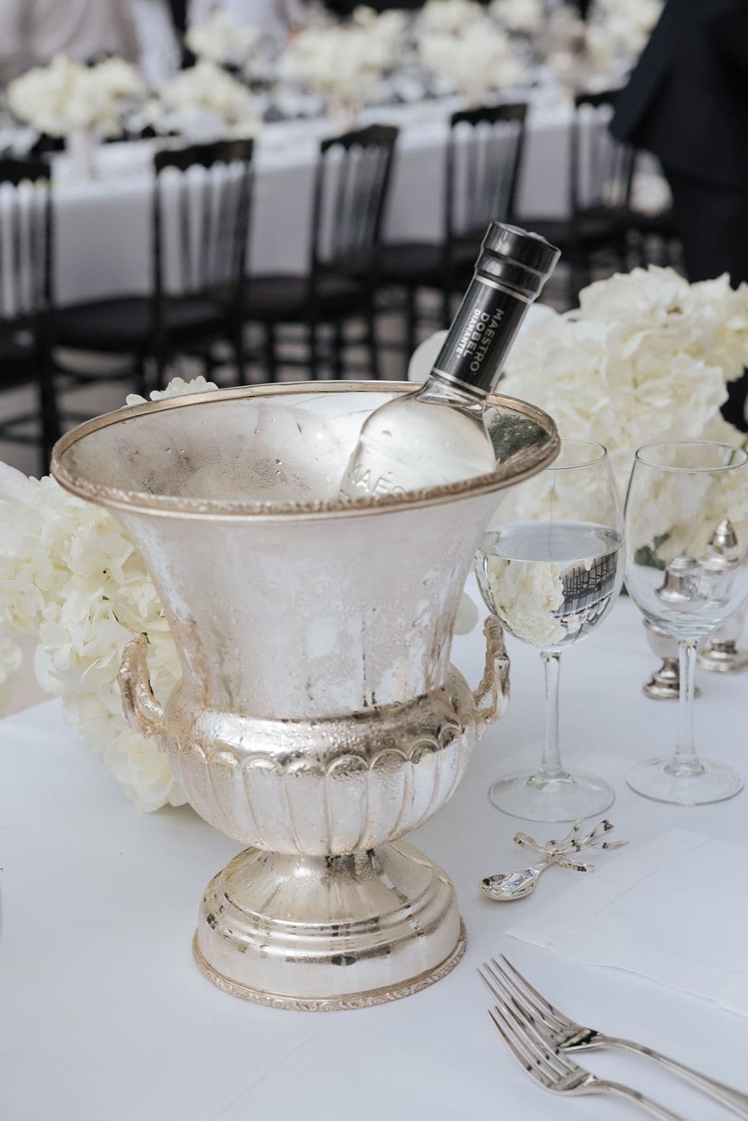 decoracion con detalles en blanco de una boda Pau
