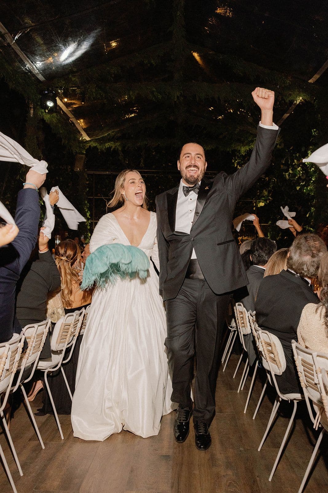 Valeria Bross y Amaury Lopez celebrando en su boda