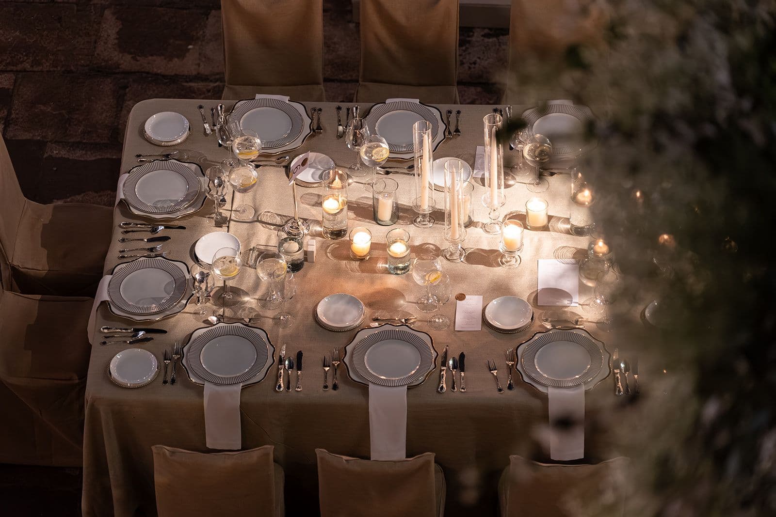 Mesa con velas decoración boda