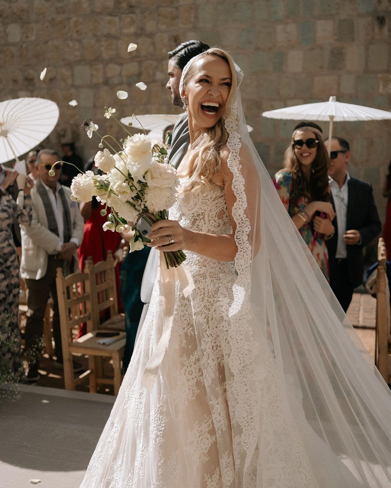 novia relajada en su boda